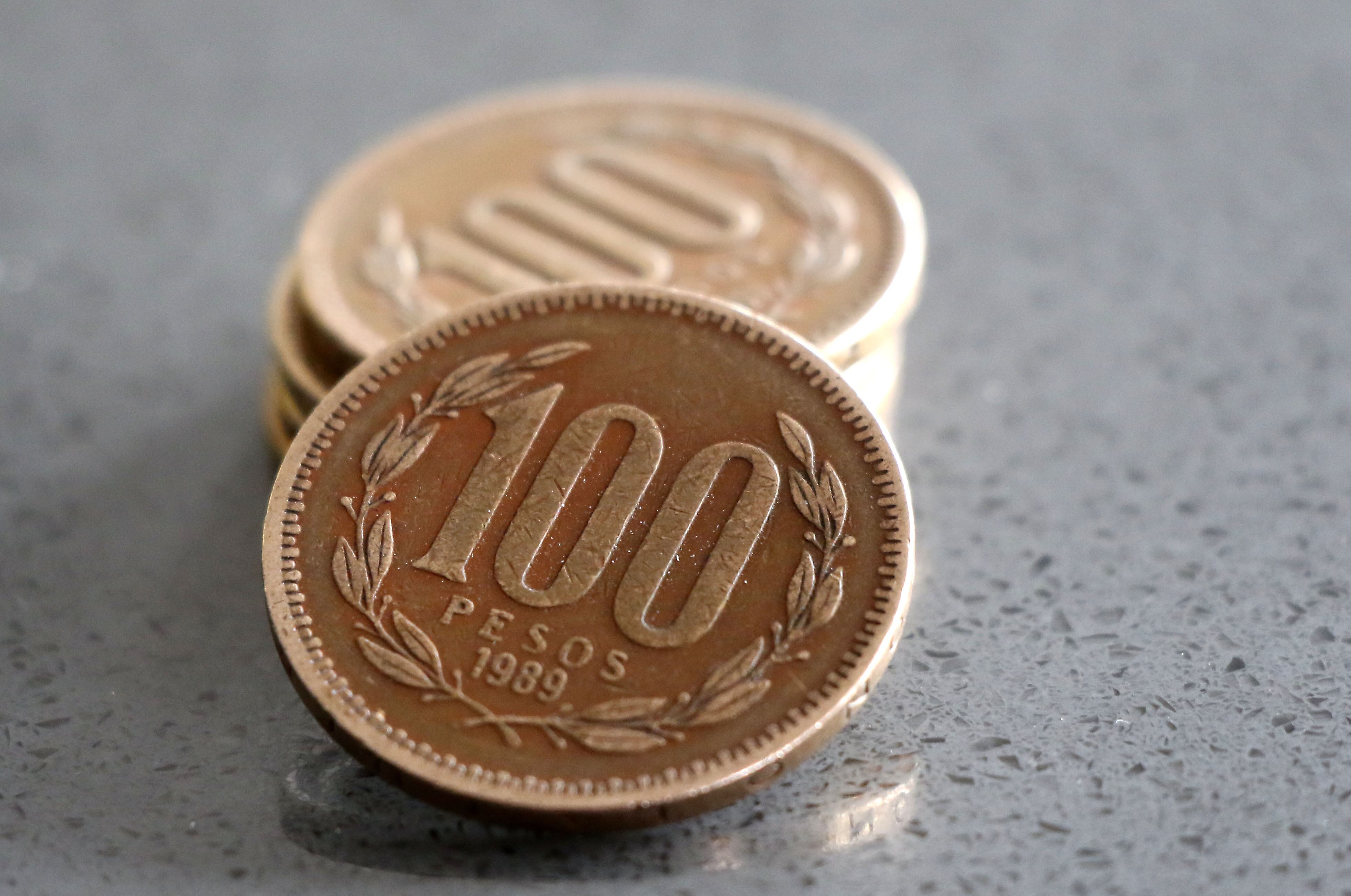 11 de Octubre de 2018/SANTIAGO
El Banco Central (BC) anunció el retiro de las antiguas monedas de $100, emitidas entre 1981 y 2000, ya que las catalogaron como “no aptas” para circular.
FOTO:MARIO DAVILA/AGENCIAUNO