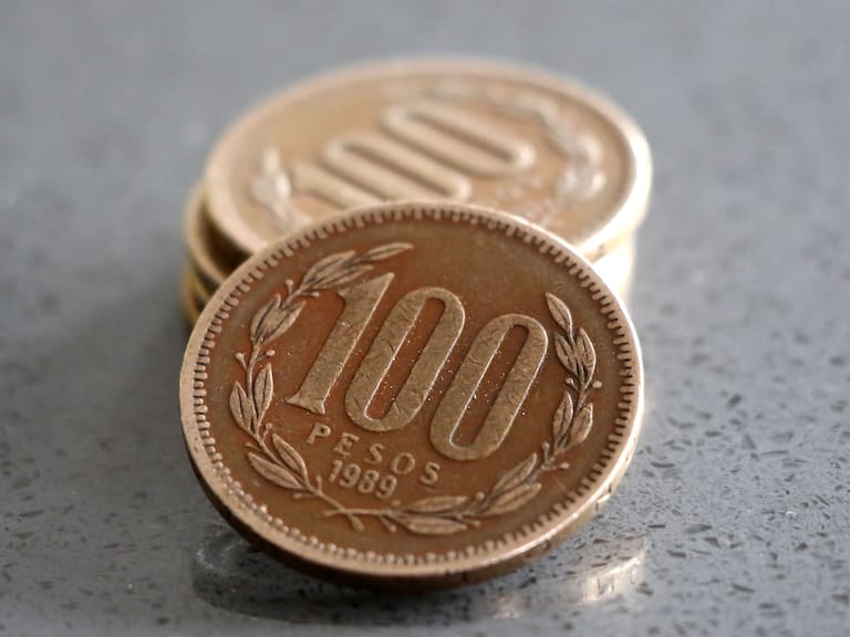 11 de Octubre de 2018/SANTIAGO
El Banco Central (BC) anunció el retiro de las antiguas monedas de $100, emitidas entre 1981 y 2000, ya que las catalogaron como “no aptas” para circular.
FOTO:MARIO DAVILA/AGENCIAUNO