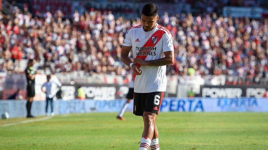BUENOS AIRES, ARGENTINA - FEBRUARY 02: Paulo Diaz of River Plate leaves the pitch after being rejected during a match between River Plate and Central Cordoba de Santiago del Estero as part of Superliga 2019/20 at Estadio Monumental Antonio Vespucio Liberti on January 29, 2020 in Buenos Aires, Argentina. (Photo by Marcelo Endelli/Getty Images)