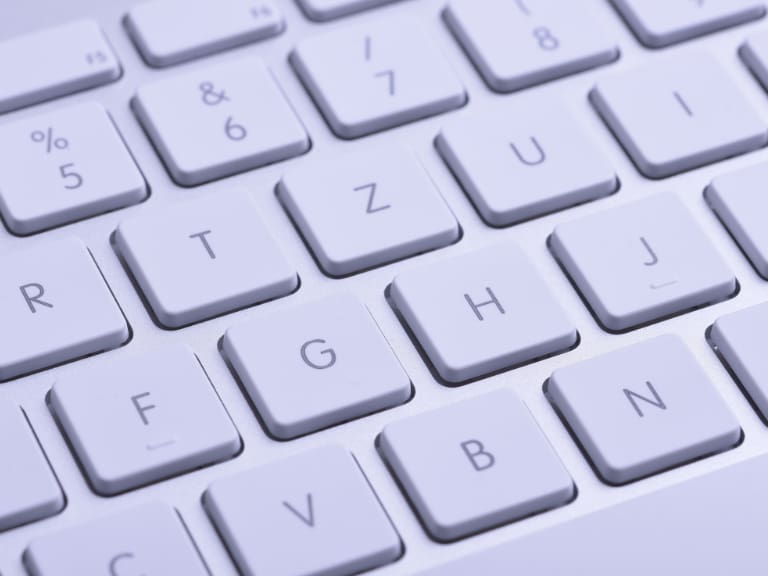 ¿Las habías notado? Para esto sirven las pequeñas líneas en relieve que hay bajo la “F” y la “J” en los teclados