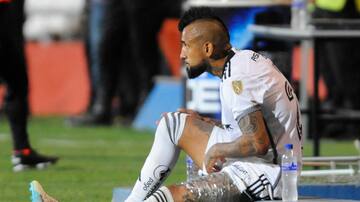 “Fue más por precaución”: Arturo Vidal pone paños fríos tras ser sustituido en el triunfo de Colo Colo ante Godoy Cruz