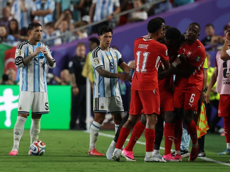 Breel Embolo se va expulsado ante Argentina