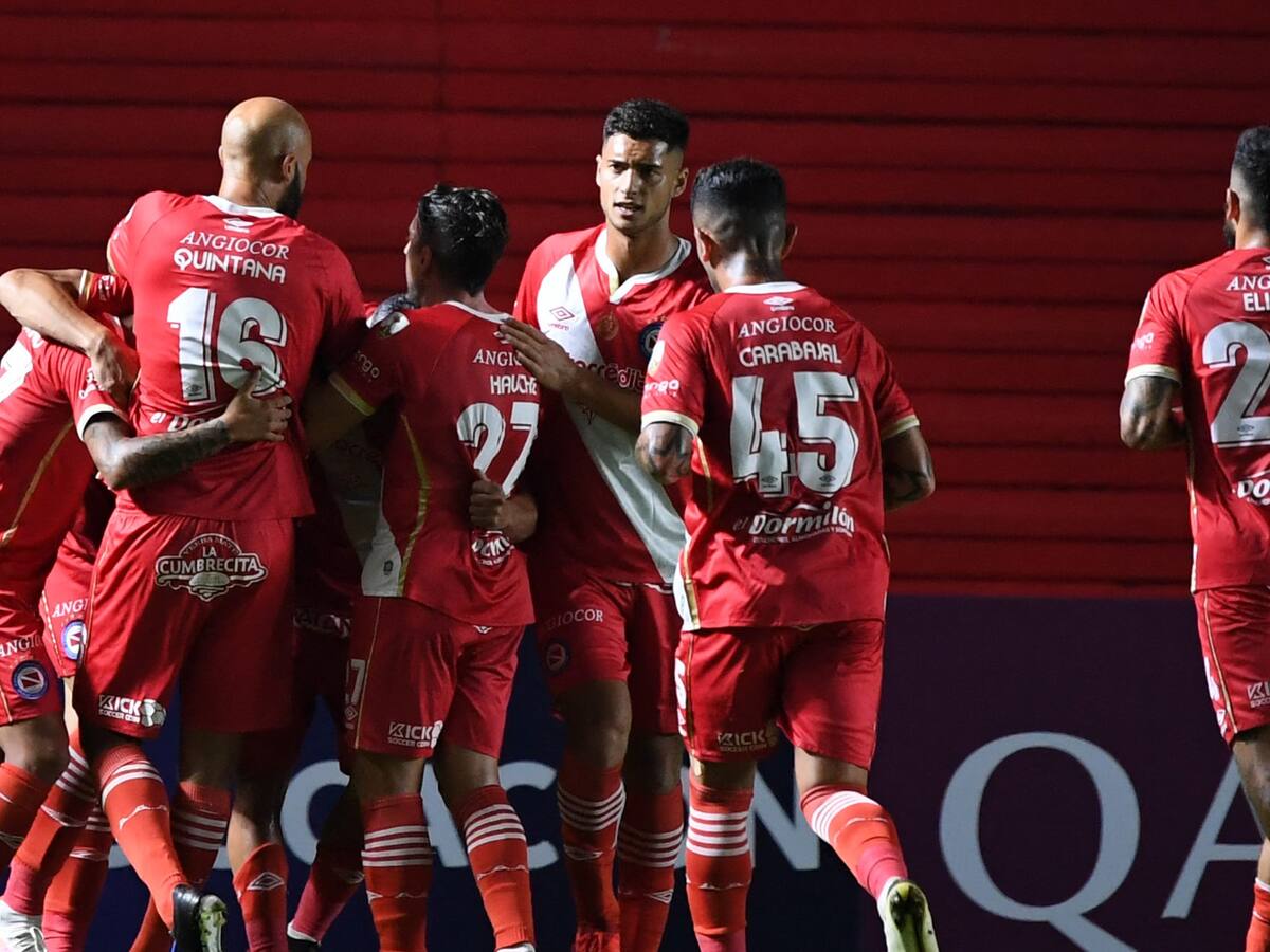 Futbolistas de Argentinos Juniors con Covid-19 podrán jugar ante Universidad Católica por Copa Libertadores