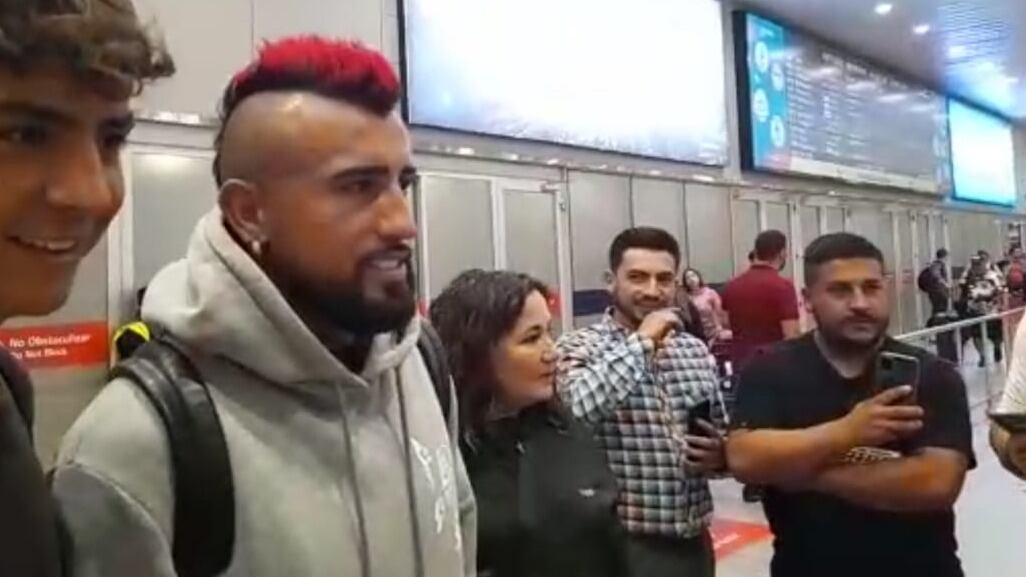 Arturo Vidal regresa a Chile para sumarse a los trabajos de La Roja: video