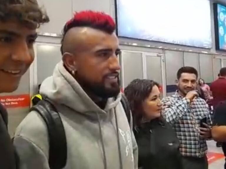 Arturo Vidal regresa a Chile para sumarse a los trabajos de La Roja: video