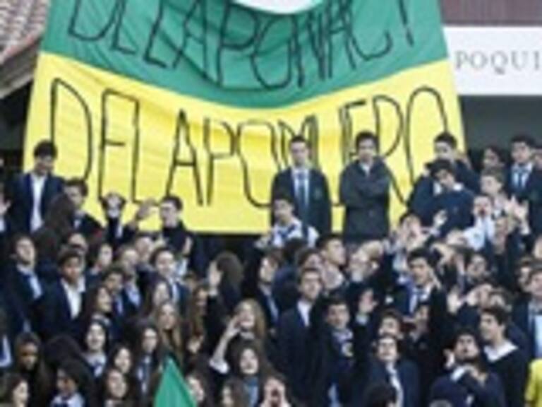 Apoderados y estudiantes del Colegio Apoquindo acusaron fraude tras venta del establecimiento