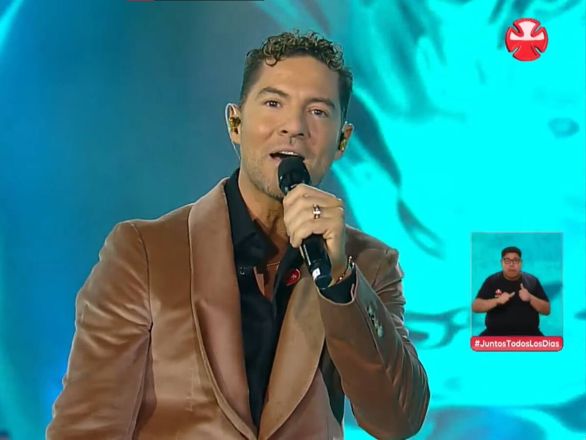 Se la jugó y despeinó hasta a Don Francisco: así fue la energética presentación de David Bisbal en el cierre de la Teletón
