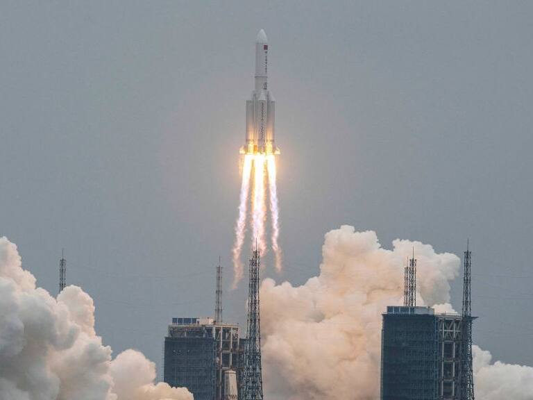 ¿Está Chile entre las posibilidades? Cohete chino con «regreso no controlado» caerá a la Tierra