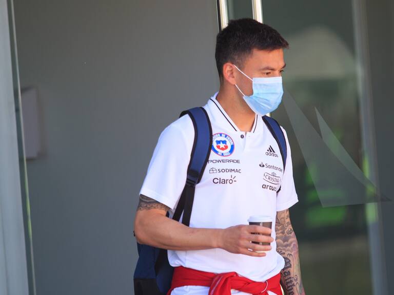 Charles Aránguiz de baja en el Bayer Leverkusen por lesión en la pantorrilla y es duda para la Selección