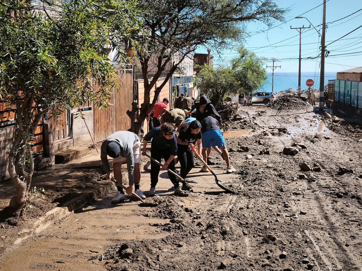 Expertos alertan por riesgos sanitarios tras aluvión en Tocopilla: estas son las recomendaciones