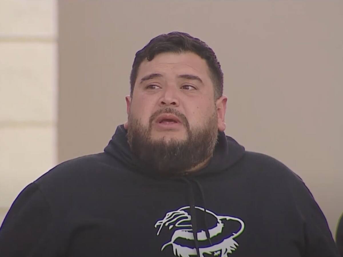 Otakin y su difícil niñez por adicciones de su madre: “Todo el día conversaba con esa persona acostada en la cama”