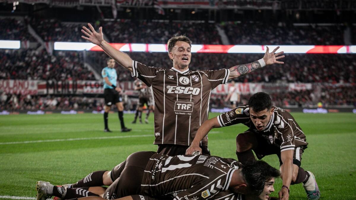 Batacazo monumental: Platense se agiganta ante River a domicilio y deja a los “millonarios” fuera de las semifinales del Torneo Apertura de Argentina