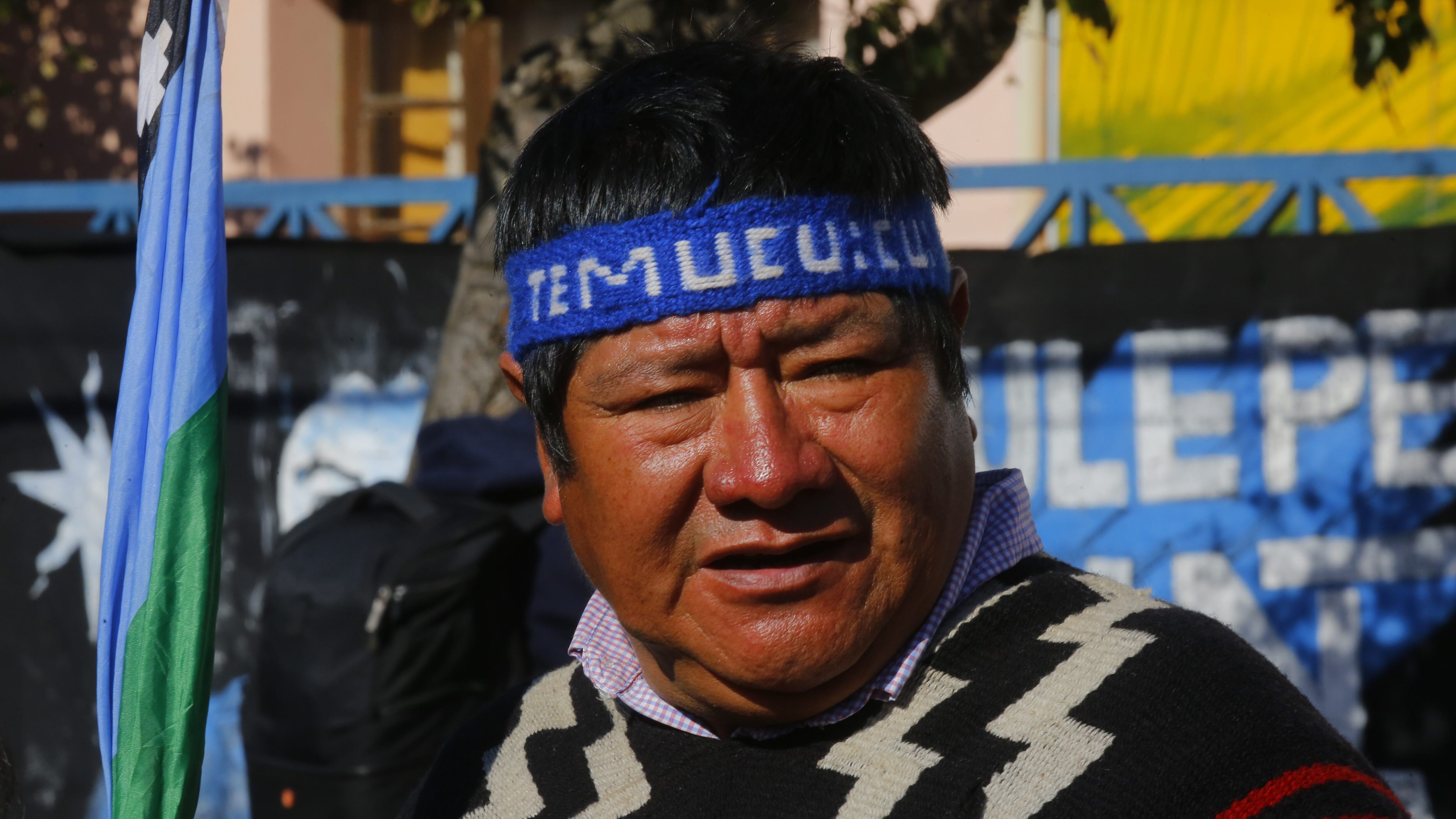 02 de Marzo del 2020/ANGOL
Marcelo Catrillanca fuera del Tribunal de Angol, luego de conocer la suspencion provisional del  juicio a los ex Carabineros imputados por los delitos de homicidio consumado de su hijo, comunero mapuche Camilo Catrillanca. En tribunal de juicio oral en lo Penal de Angol

FOTO:SEBASTIAN BROGCA/AGENCIAUNO