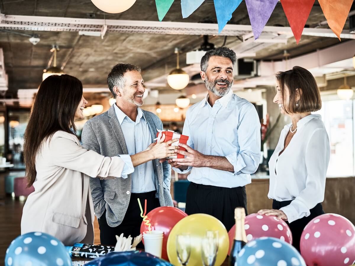 ¿Cuál es el origen del “amigo secreto”? Estas son las teorías del clásico juego de Navidad