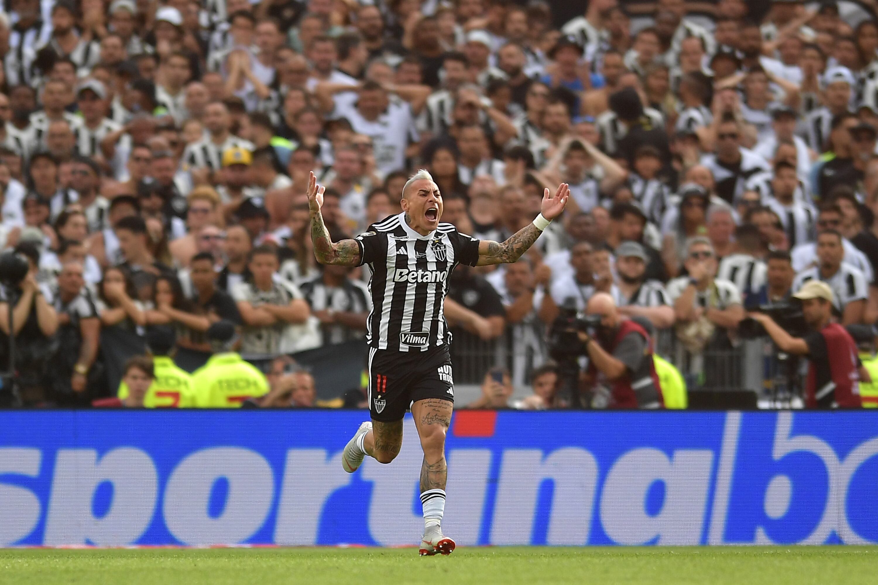 ¡En la primera pelota que tocó! El golazo de Eduardo Vargas para el descuento de Mineiro ante Botafogo en la Libertadores | Getty Images