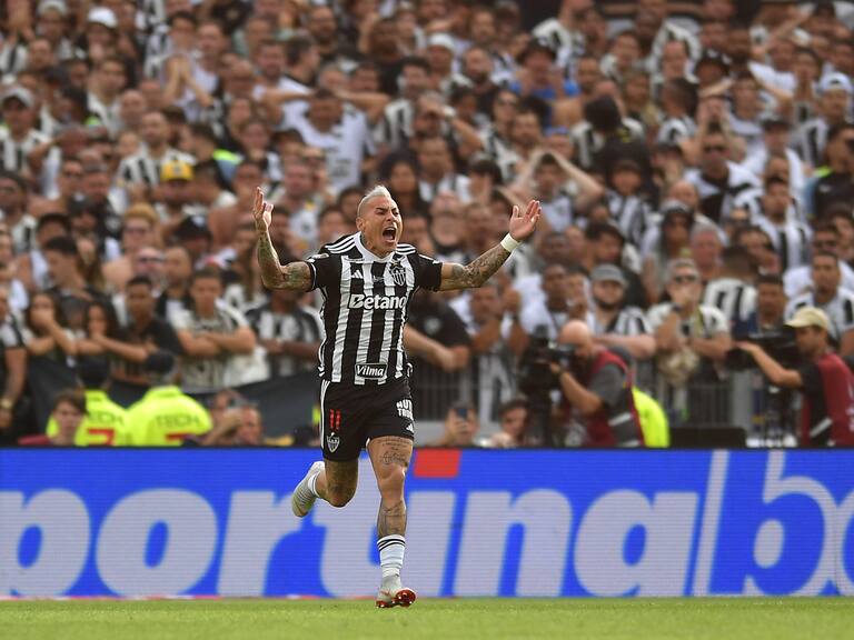 ¡En la primera pelota que tocó! El golazo de Eduardo Vargas para el descuento de Mineiro ante Botafogo en la Libertadores | Getty Images