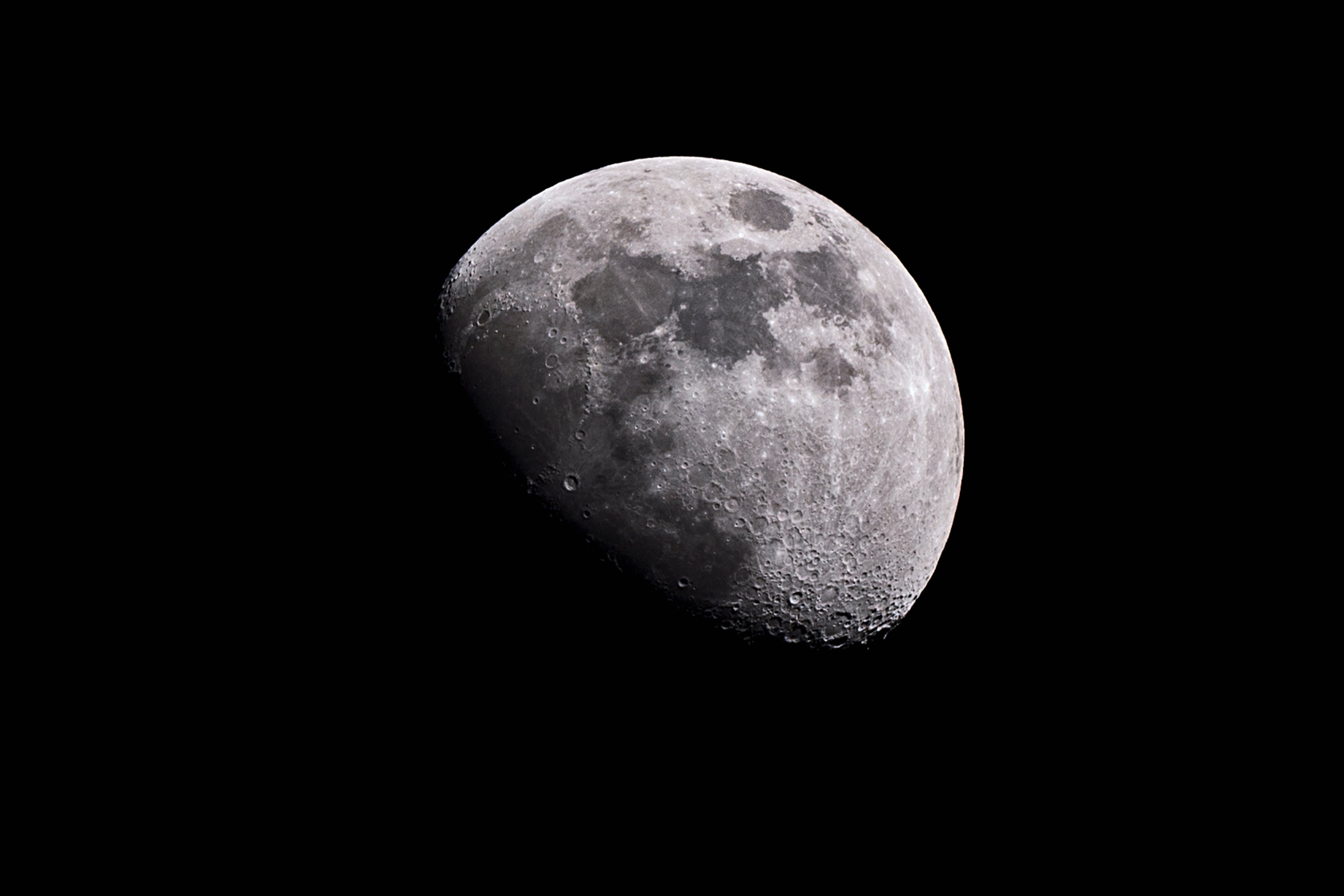 Impactante descubrimiento de la NASA en la Luna: es “más grande que el Coliseo Romano”