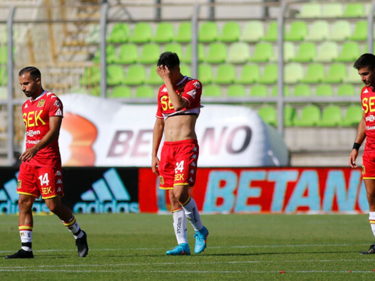 Dos integrantes del plantel de Unión Española se fueron a las manos tras caer ante la U en Valparaíso