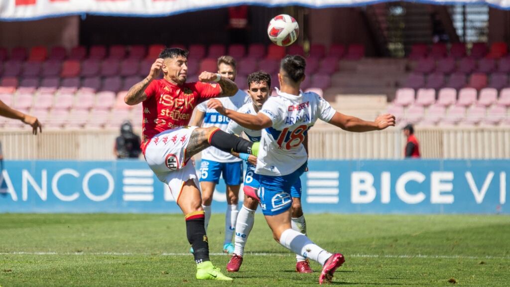 Unión Española prohibe ingreso de hinchas de la UC para el duelo del jueves: "No nos vamos a exponer a sanciones"