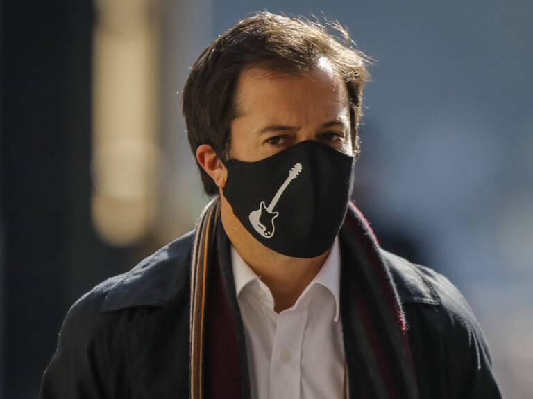 Ministro Palacios: Si seguimos perforando la institucionalidad y echamos mano a lo que es de las personas para su a vejez, nos vamos a transformar en un país bananero