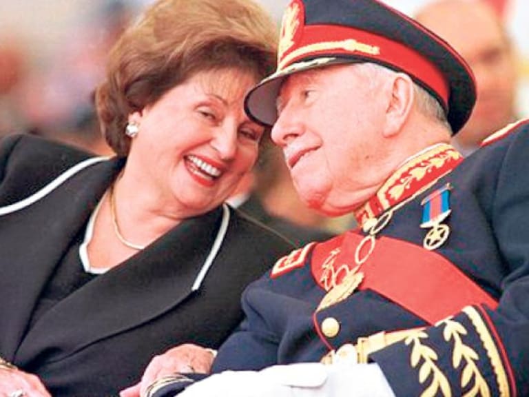 Augusto Pinochet y Lucía Hiriart ya no serán más ciudadanos ilustres en Temuco