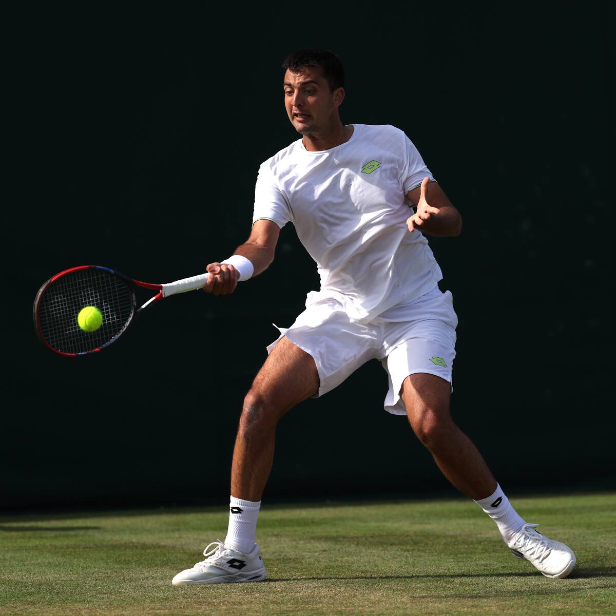 Tomás Barrios comienza con un triunfo la gira de torneos sobre césped