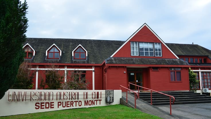 Incidentes en U. Austral: encapuchados amenazan a profesores y estudiantes de Derecho en sede Puerto Montt
