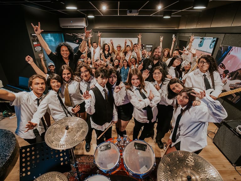 La iniciativa chilena que lleva 10 años formando a niños para presentarse en Lollapalooza: “La vibra es súper buena”