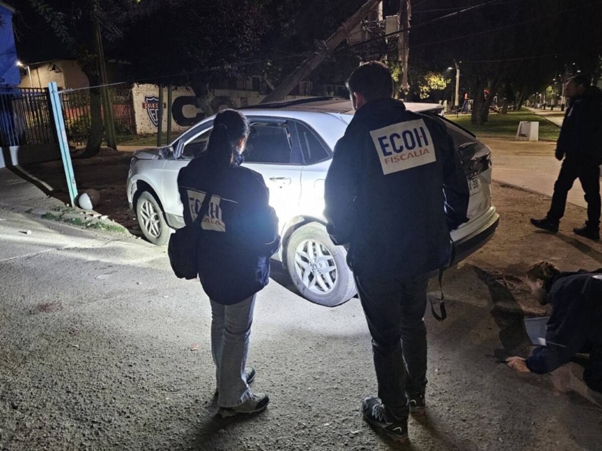 Conductor choca contra un poste tras ser baleado en la espalda mientras manejaba en Maipú