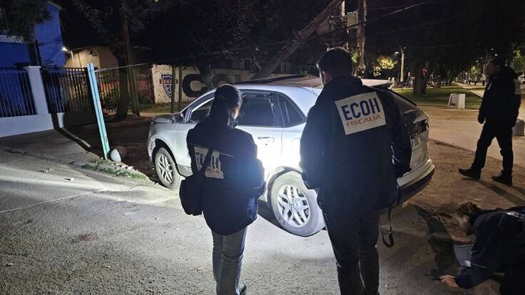 Conductor choca contra un poste tras ser baleado en la espalda mientras manejaba en Maipú