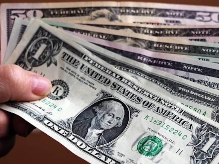 Dólar abrió con su valor más bajo desde 2019