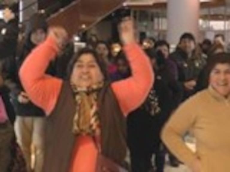 El polémico Mall de Castro abrió sus puertas a las 11 de la mañana y desató la locura en Chiloé