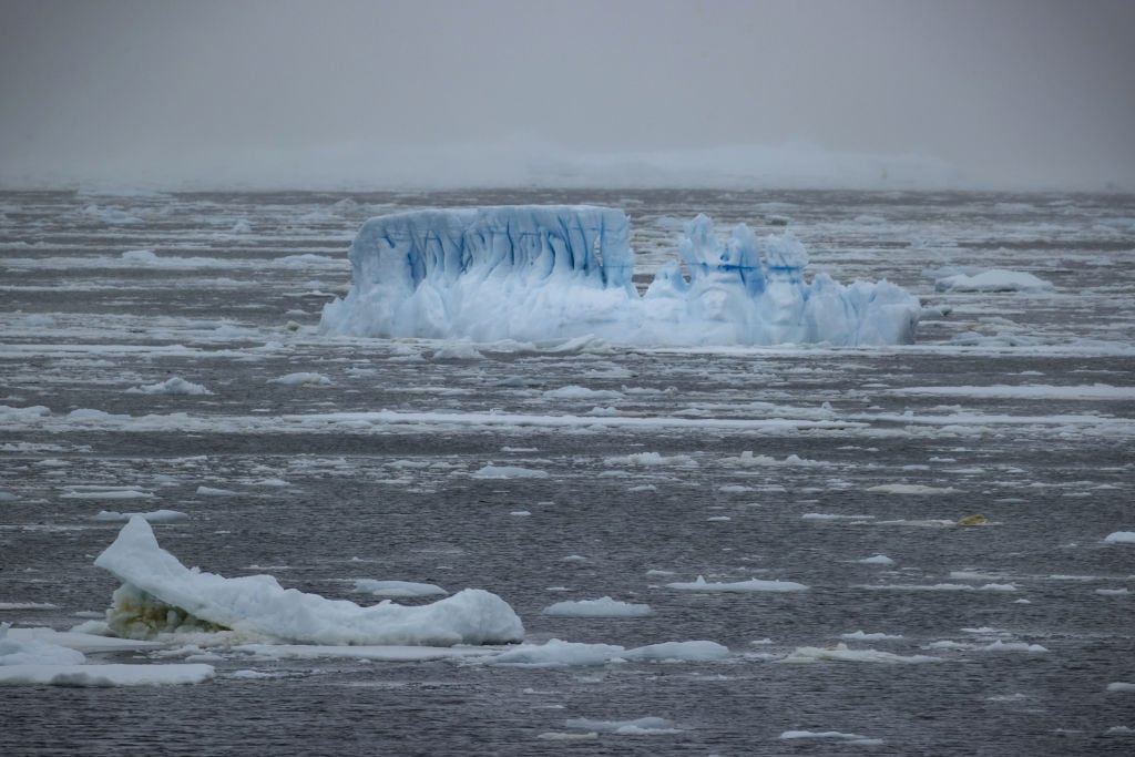 Colapso de un gran bloque de hielo en la Antártica