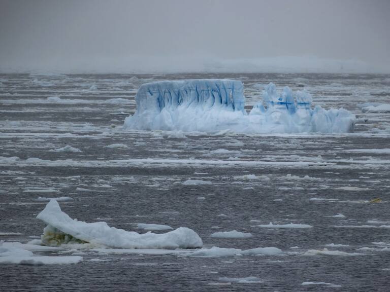 Colapso de un gran bloque de hielo en la Antártica