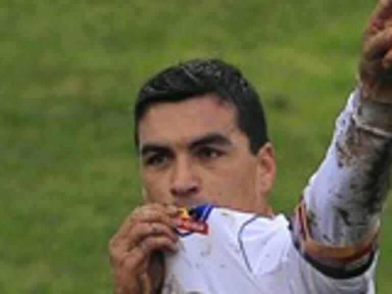 Querétaro facilitó condiciones para que Esteban Paredes vuelva a Colo Colo