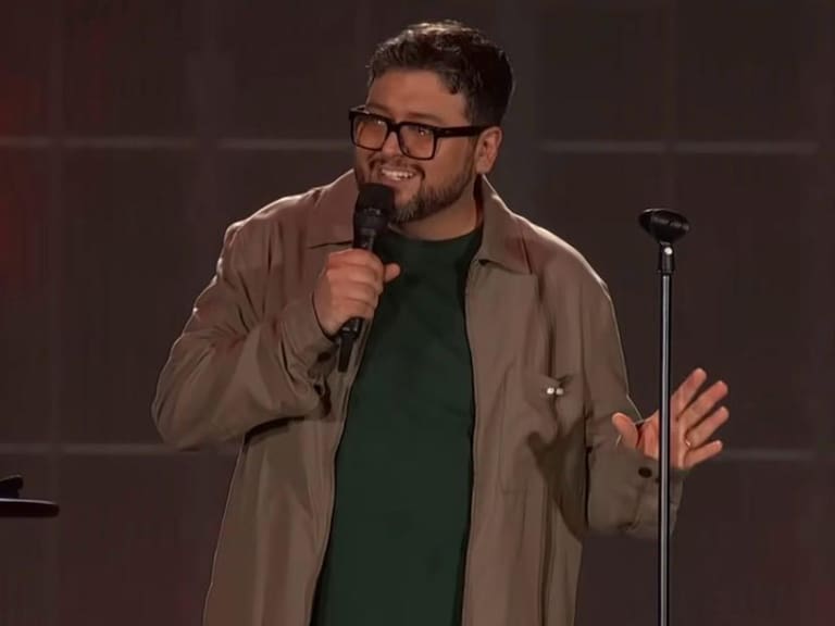 Bromeó con Rafael Araneda, Sammis Reyes, Boric y Kast: revive la rutina de Luis Slimming en el Festival de Las Condes