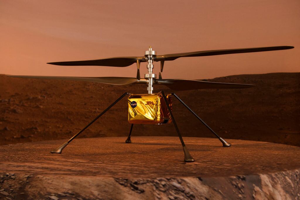 El helicóptero experimental Ingenuity es mostrado por la NASA como parte de su plan para inspeccionar Marte.