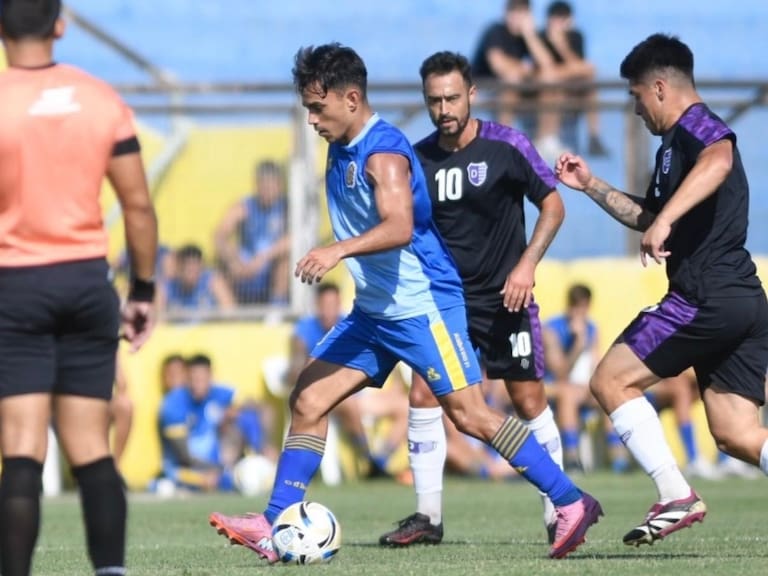 Vicente Pizarro suma minutos en amistosos de Rosario Central y prensa argentina lo llena de elogios: “corre con ventaja”