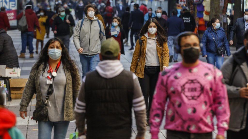 11 de junio del 2021/SANTIAGOUna Gran cantidad de personas, circulan por el paseo Ahumada en la comuna de Santiago, pese a que esta se encuentra en cuarentena, y que estamos a un dia de una cuarentena total en la Región Metropolitana.
FOTO: SEBASTIAN BELTRAN GAETE/AGENCIAUNO