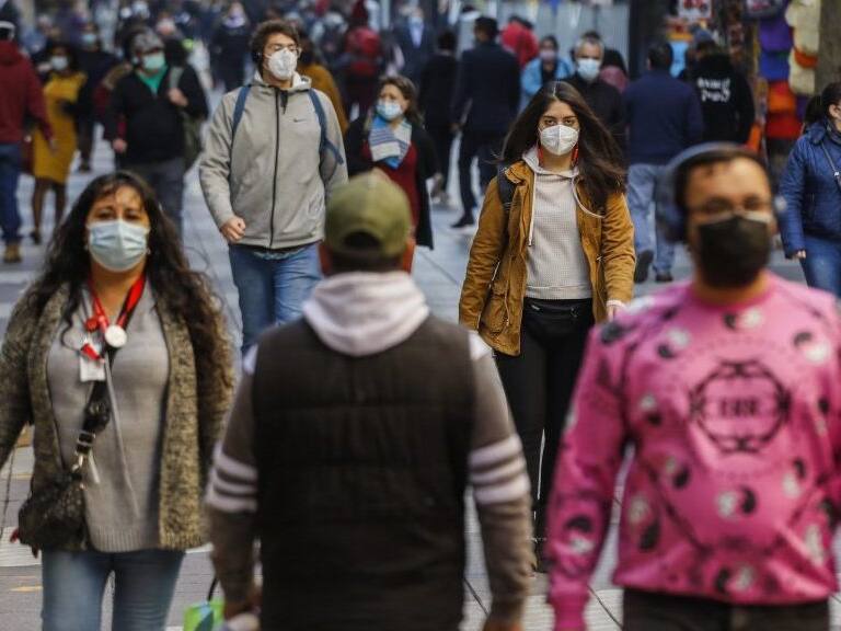 11 de junio del 2021/SANTIAGOUna Gran cantidad de personas, circulan por el paseo Ahumada en la comuna de Santiago, pese a que esta se encuentra en cuarentena, y que estamos a un dia de una cuarentena total en la Región Metropolitana.
FOTO: SEBASTIAN BELTRAN GAETE/AGENCIAUNO