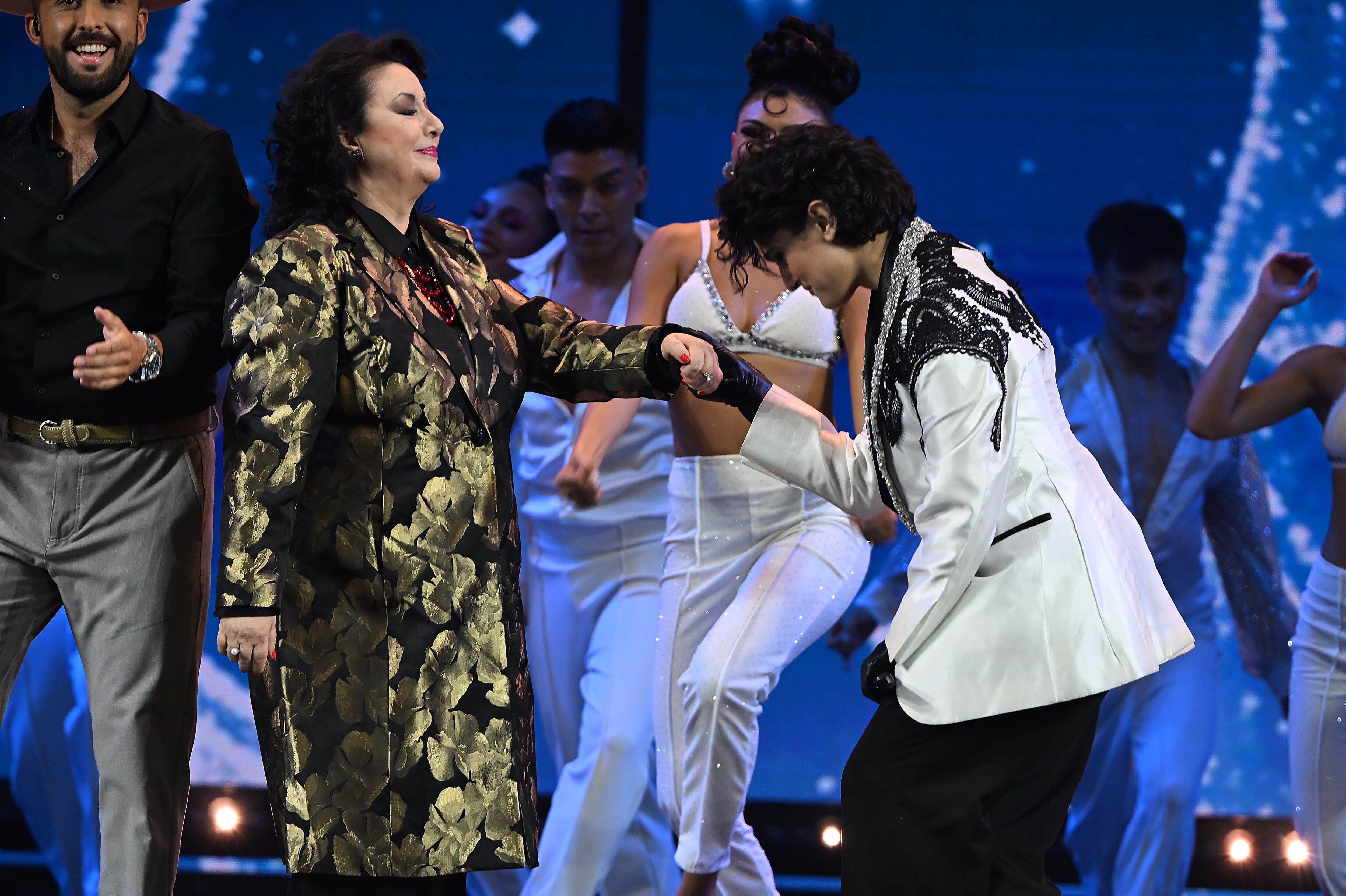 25 DE FEBRERO DEL 2026 / VIÑA DEL MAR
Veronica Villarroel , Enzo Ferrada en la Quinta Vergara, durante la Cuarta noche del Festival Internacional de la Canción de Viña del Mar 2026.
FOTO: ELIZABETH IPINZA / AGENCIAUNO