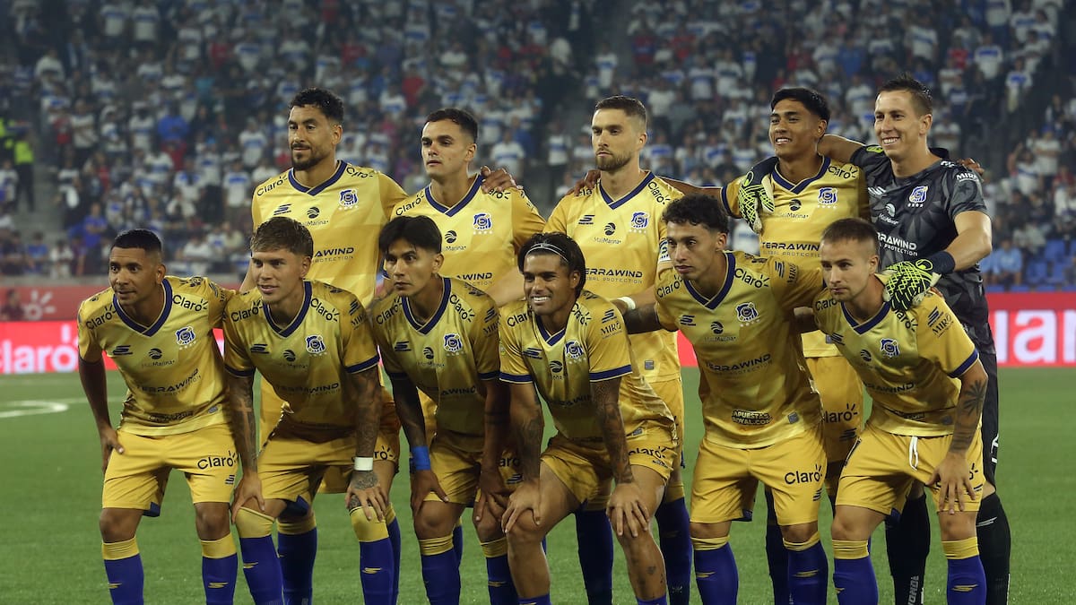 Lanzó grave insulto al árbitro: futbolista de Everton recibe dura sanción tras ser expulsado ante la UC