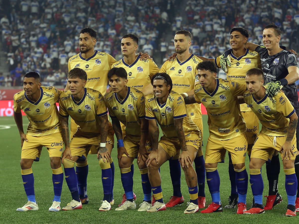 Lanzó grave insulto al árbitro: futbolista de Everton recibe dura sanción tras ser expulsado ante la UC