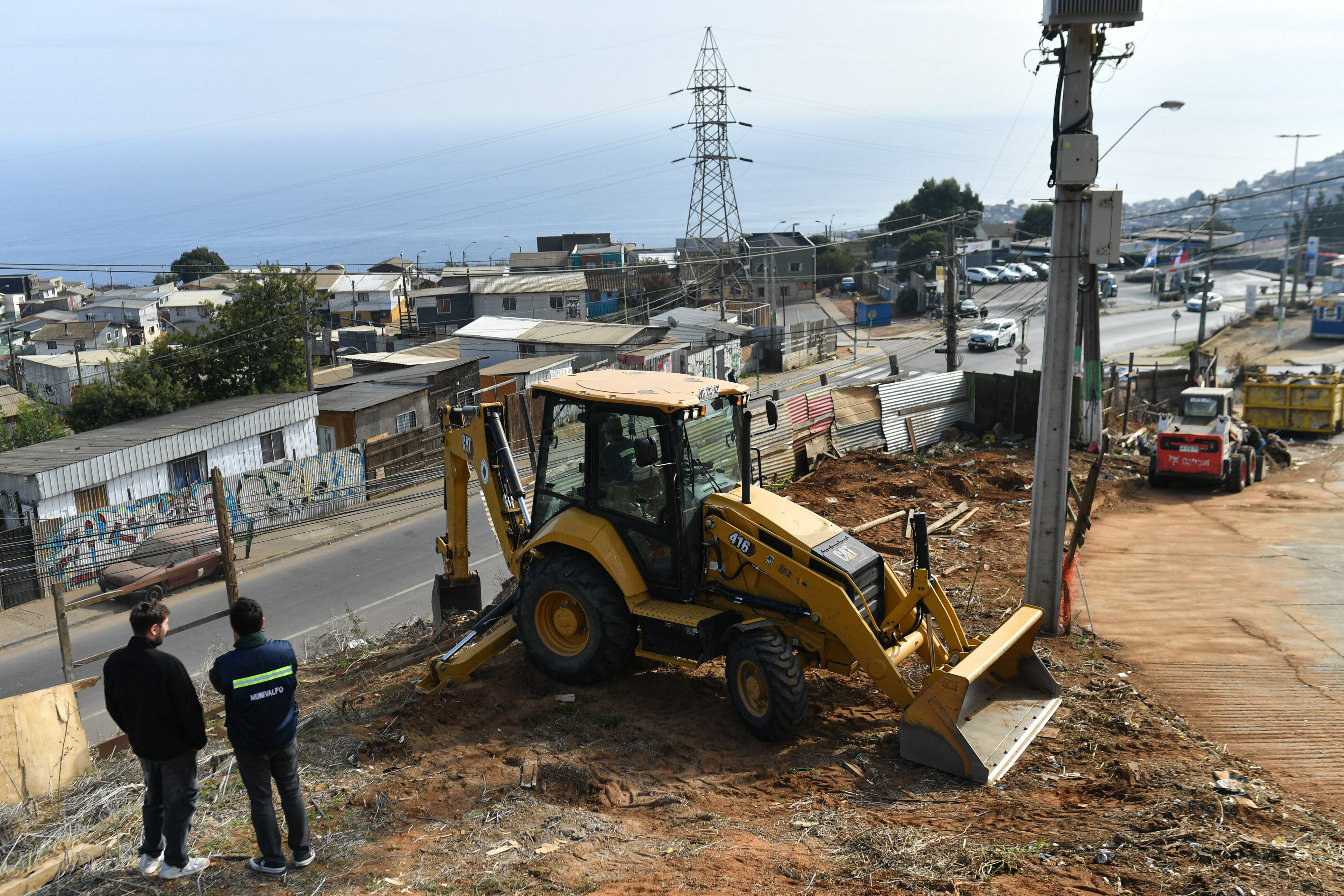 Desalojo toma aledaña de la escuela Naciones Unidas, en Playa Ancha.