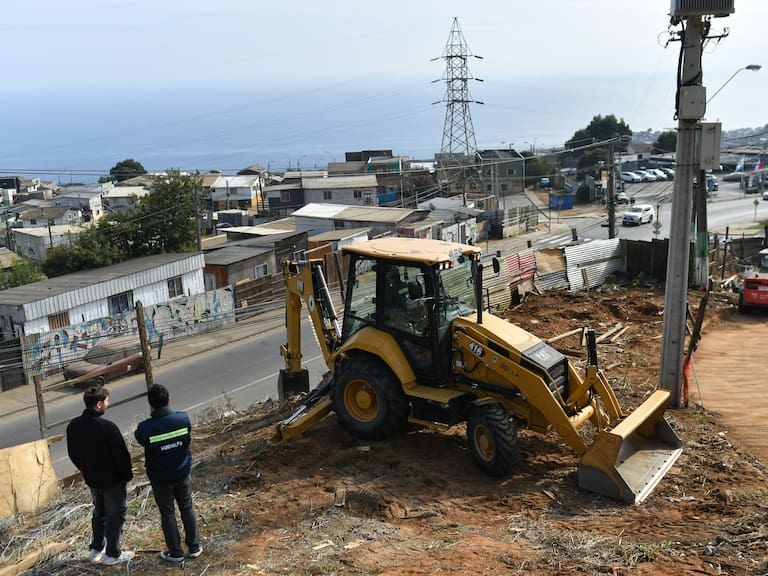 Desalojo toma aledaña de la escuela Naciones Unidas, en Playa Ancha.