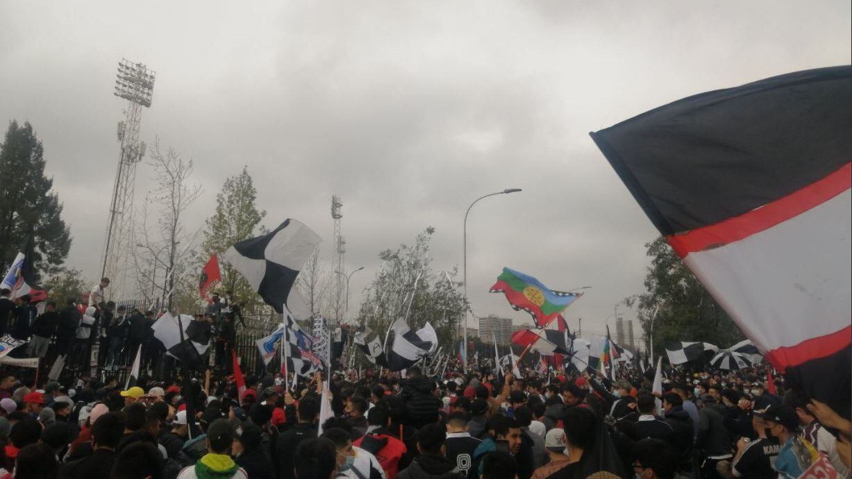 "Arengazo": Cerca de 3 mil hinchas de Colo Colo se reunieron para alentar al club de cara al Superclásico