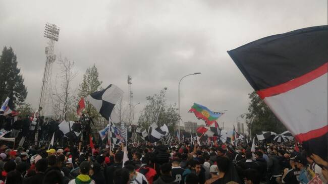 "Arengazo": Cerca de 3 mil hinchas de Colo Colo se reunieron para alentar al club de cara al Superclásico