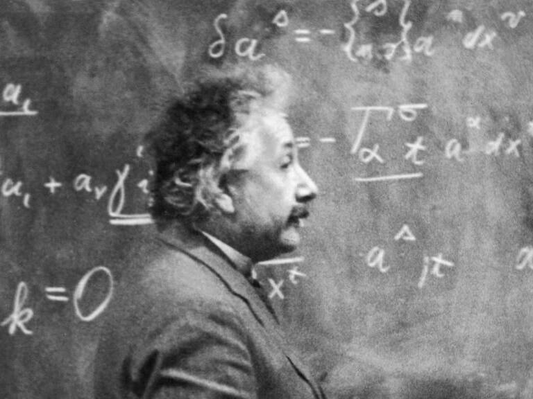 Órbita de una estrella cerca de un agujero negro permitió confirmar la teoría de la relatividad general de Einstein
