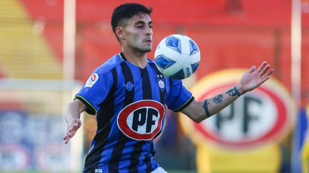 Javier Altamirano y las opciones de llegar a uno de los grandes del fútbol chileno: "Tengo contrato en Huachipato, es en lo único que pienso"