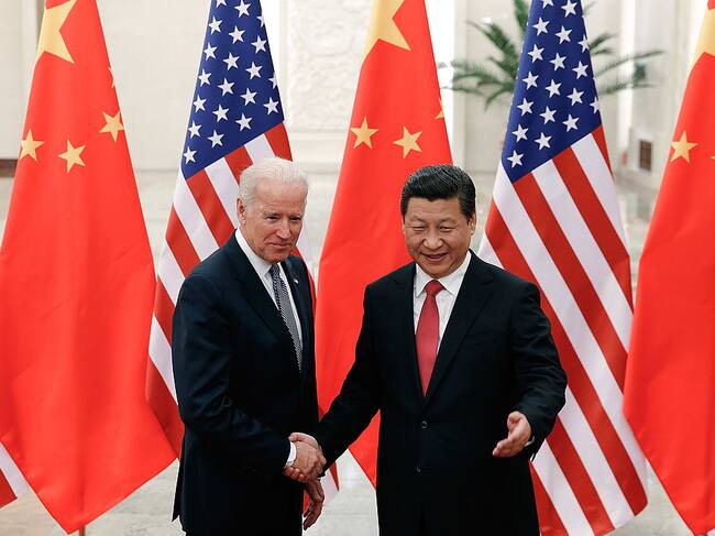 Xi Jinping junto a Joe Biden en Pekín durante una visita oficial en 2004